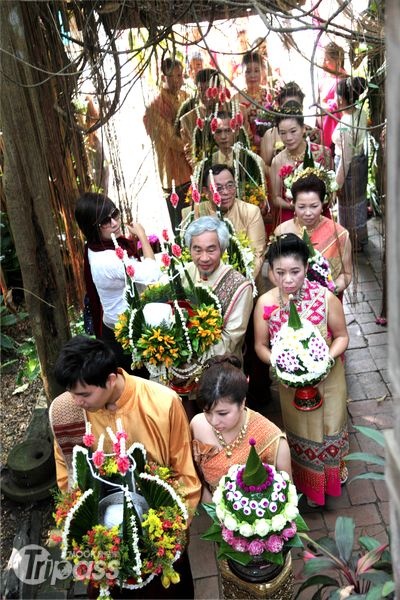 新人們在婚禮當天可以體驗到道地的泰式婚禮文化。（圖片提供／泰國觀光局）