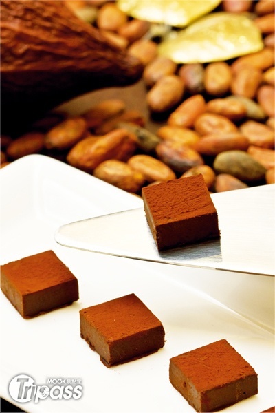 店內的產品使用最道地的比利時巧克力，適度融合法國巧克力，製作出絲絨般的口感。（圖片提供／墨刻編輯部）