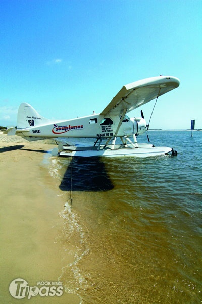 遊客可以同時體驗在水上起飛與降落的特別經驗。（圖片提供／墨刻編輯部）