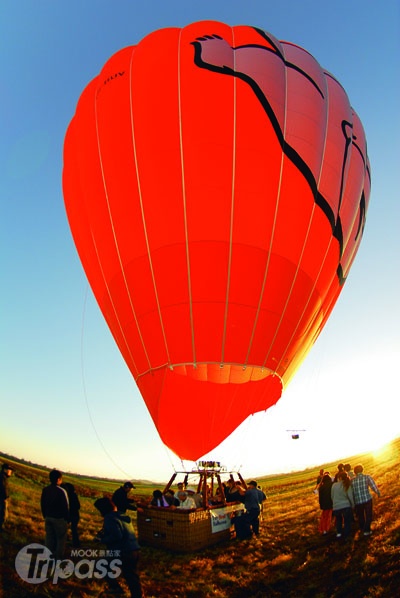 結合刺激與夢幻感的熱氣球，也是旅遊澳洲值得體驗的行程。（圖片提供／墨刻編輯部）