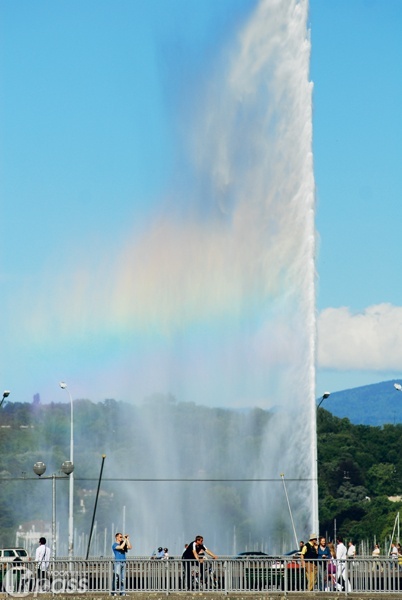 壯麗的大噴泉每秒約可噴出500公升的水量，水柱高度可達140公尺，是世界上最大的人工噴泉。（圖片提供／墨刻編輯部）