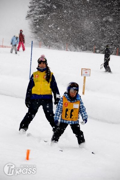 富良野粉雪質輕，再加上雪場活動豐富，適合親子同遊。（攝影／景點家李欣怡）