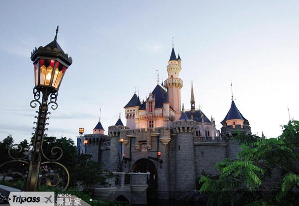 香港迪士尼樂園的睡美人城堡。（圖片提供／墨刻編輯室）