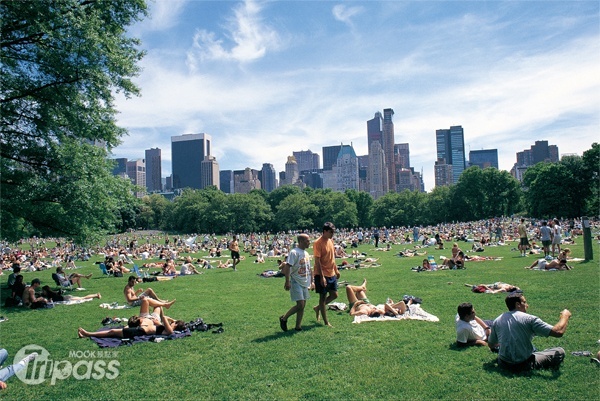 中央公園有紐約後花園之稱，四季皆有不同的美麗景色。（圖片提供／墨刻編輯部）