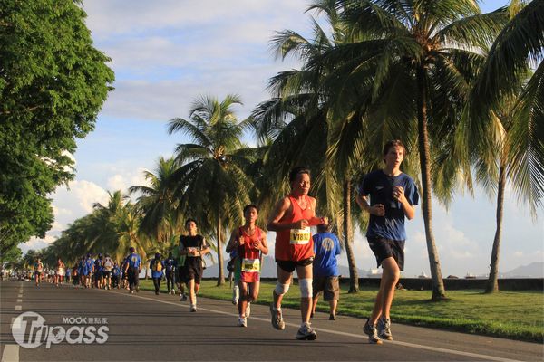 馬來西亞婆羅洲馬拉松賽將於5月6日舉行，行程能夠盡覽亞庇海岸風光。（圖片提供／馬來西亞觀光局）