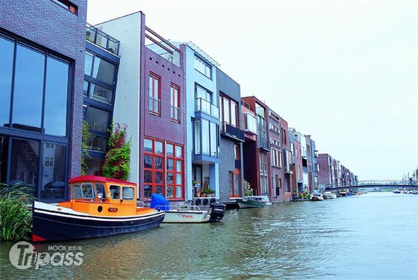 荷蘭運河屋爭奇鬥豔的外觀。（圖片提供／墨刻編輯室）
