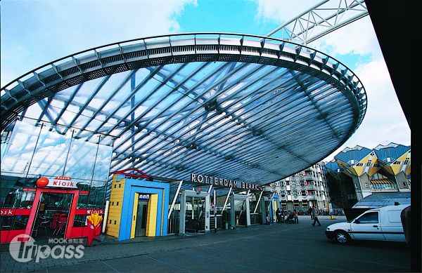 布萊克車站被鹿特丹居民暱稱為「茶壺」。（圖片提供／墨刻編輯室）