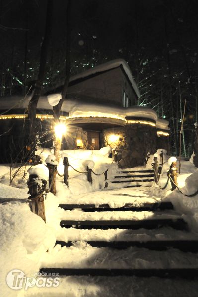 營業到半夜12點的Soh’s Bar，豐富了前來滑雪遊客的夜生活。（攝影／景點家李欣怡）