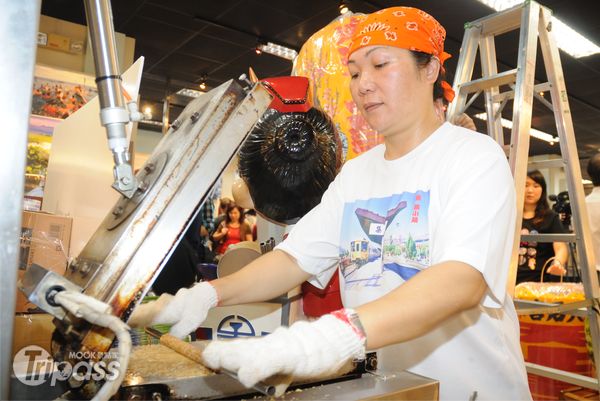 集集地區特有的香蕉蛋捲，採用集集產山蕉製作，蛋捲充滿山蕉香氣，清甜酥脆。（攝影／景點家陳冠鑫）