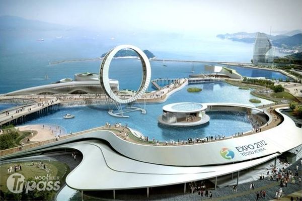 2012韓國麗水世博會為全球首座以大海為腹地的展場，有200個足球場大的Big-O海上夢幻舞台，是吸睛的焦點之一。（圖片提供／韓國觀光公社台北支社）