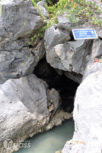 島上湧泉處如今仍有淡水流出。（攝影／景點家李欣怡）