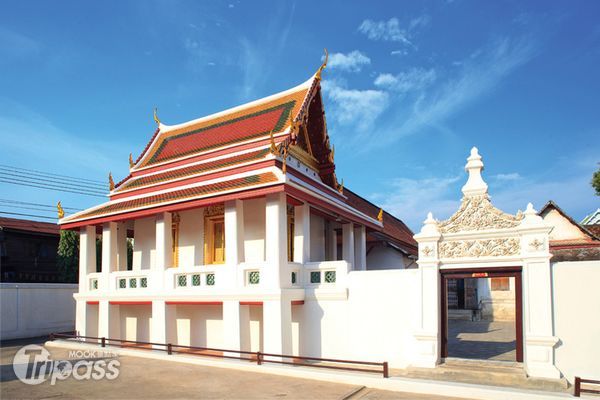 獲得功績獎的曼谷Thepthidaram Worawihan寺藏經廳修復專案，重現皇家寺廟古蹟原有面貌。（圖片提供／泰國觀光局）