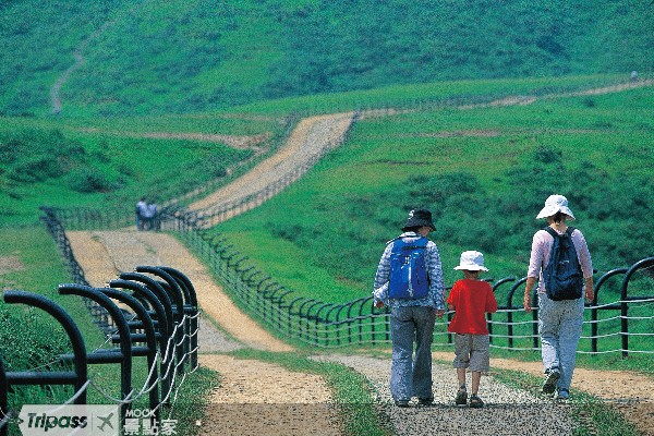 預算、時間較少的民眾，旅遊節現場也針對台灣各地推出優惠套裝行程。（圖片提供／墨刻編輯部）