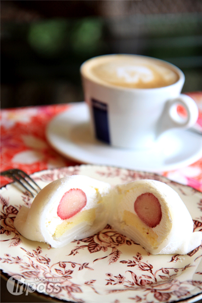 油桐花坊下午茶餐點：美國佬咖啡＋雪莓娘＄180／熱、＄200／冷。（攝影／景點家陳淑萍）