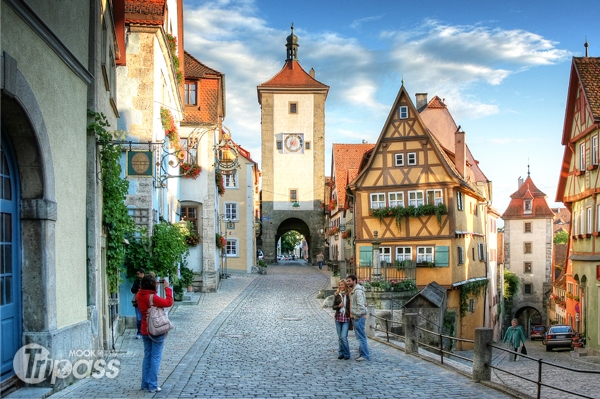 羅騰堡是巴伐利亞一座仍保有完整中古世紀風情的古城。（圖片提供／Rothenburg Tourismus Service／Respondek）