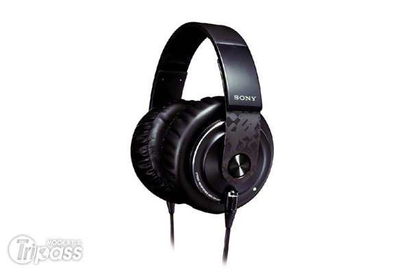 世界之最 重低音王者磅礡登場 巨型音浪來襲 ─ XB1000耳罩式耳機。（圖片提供／Sony）