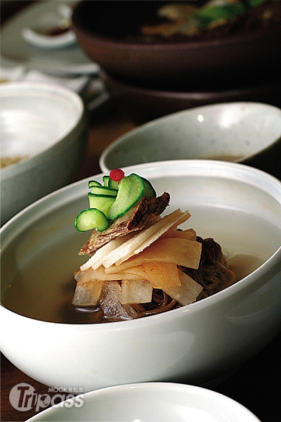 冷麵可算是北韓料理，以冷麵拌上配料一起吃。（圖片提供／墨刻編輯部）