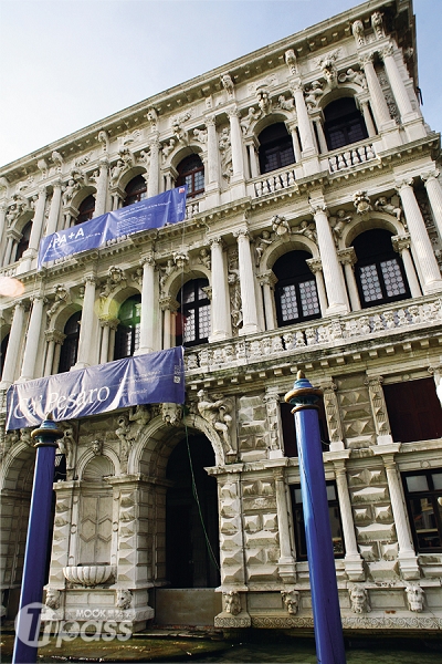 此建築目前已成為現代藝術博物館及東方博物館。（圖片提供／墨刻編輯部）