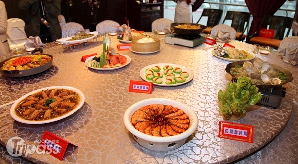 參加台北觀光博覽會台北館的開幕，有機會抽到圓環國宴桌菜一桌。（圖片提供／觀光傳播局）