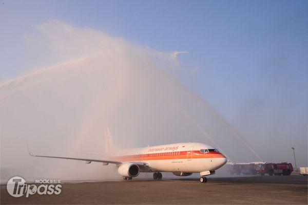 暌違8年的印尼航空，首班對台班機於25上午抵達桃園機場。（圖片提供／印尼航空）