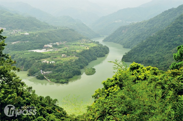 在角板山，可眺望溪口台地景觀，欣賞幽靜的山水美景（圖片提供／墨刻編輯部）