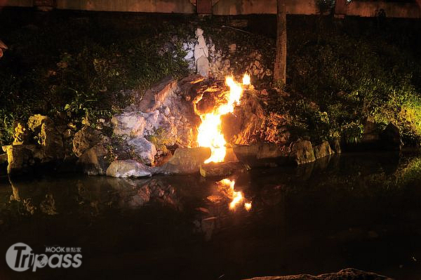 水中有火、火中有水，如此美景只有在夜裡才能確實體會。（攝影／MOOK景點家旅遊生活網陳冠鑫）
