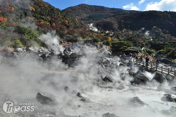 雲仙溫泉到處看得到硫磺蒸氣噴煙而有地獄溫泉之稱。（圖片提供／東亞誘客3縣都市連攜會議）