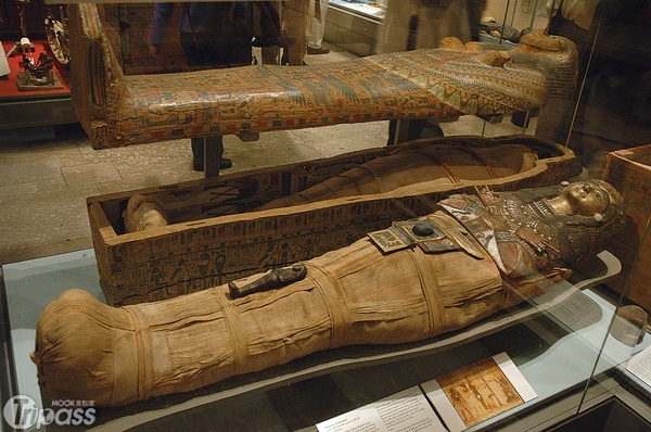 館內陳列不少埃及木乃伊及歷代法老的石雕人像。（圖片提供／墨刻編輯部）