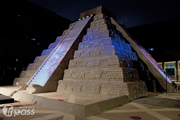 即日起至15日，民眾可於晚間欣賞科博館內的五彩神殿，認識古老馬雅文化。（圖片提供／國立自然科學博物館）