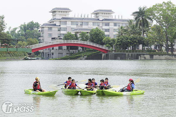 有專人指導帶領的獨木舟水上活動，讓遊客玩得盡興又安全。（攝影／MOOK景點家旅遊生活網陳冠鑫）