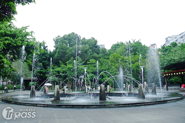 百年歷史的北投公園鄰近北投圖書館，為新北投地區知名景點。（圖片提供／David Chen）