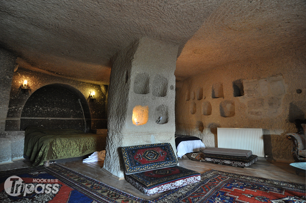 葛勒梅有大大小小的洞穴旅館可選，房間裡設備一應俱全。（圖片提供／Zoe Lee）
