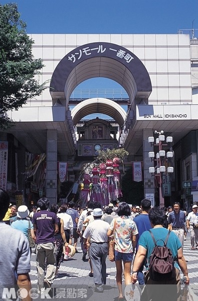 來到仙台七夕祭，記得前往一番町大肆採購搶便宜。（圖片提供／墨刻編輯部）