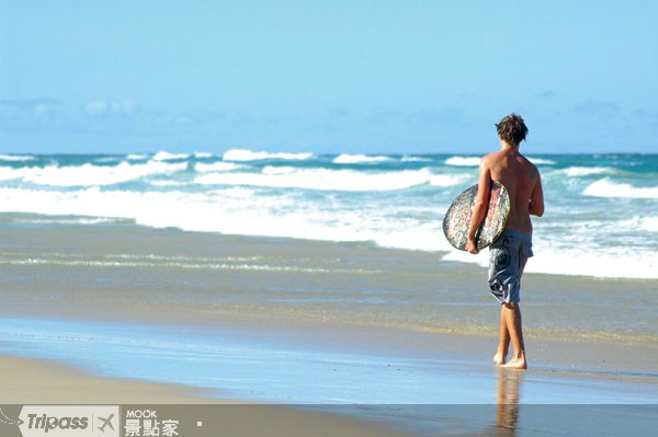 根據一項線上訂房業者的調查結果顯示，台灣人心目中海灘男孩由彭于晏居第一名。（圖片提供／墨刻編輯部）