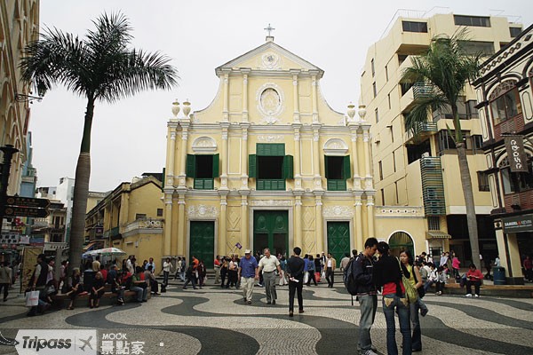 即日起前往澳門旅遊，只要租借語音導覽設備，將可輕鬆享受文化之旅。（圖片提供／墨刻編輯部）