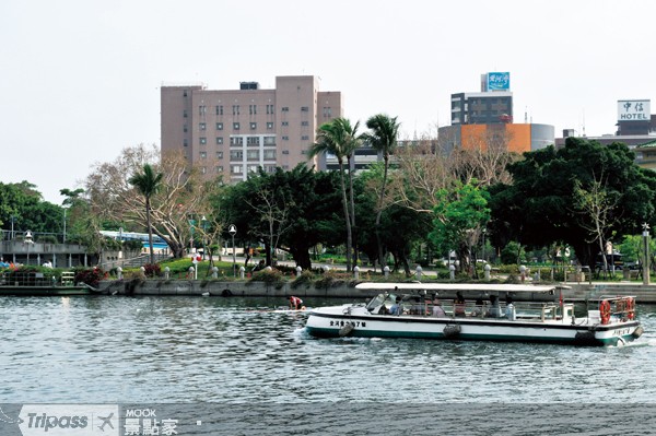 父親節當天遊高雄，參加打卡活動就有機會獲得愛之船船票。（圖片提供／墨刻編輯部）