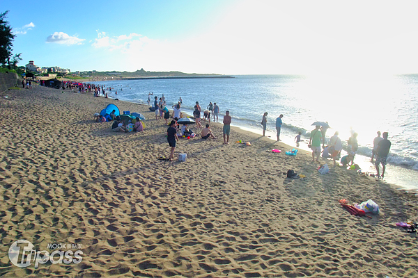 來到淺水灣踏浪戲水，與家人共度美好時光。（圖片提供／David Chen）
