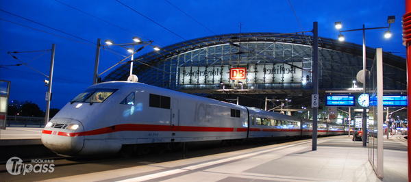 德國高速火車ICE是許多火車迷到德國必體驗的交通工具。（圖片提供／飛達旅遊）