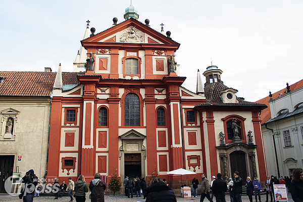 仿羅馬式建築，是流行於10～13世紀歐洲的教堂建築。（圖片提供／墨刻編輯部）