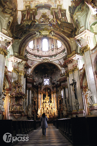 聖尼古拉教堂是波西米亞巴洛克式建築的經典之作。（圖片提供／墨刻編輯部）
