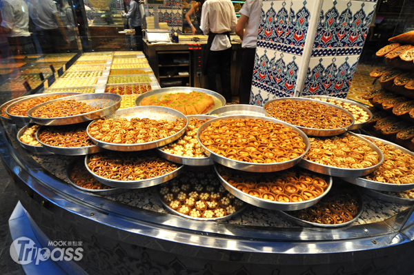土耳其到處可見甜點販售小屋，也是很受歡迎的伴手禮。（圖片提供／Zoe Lee）