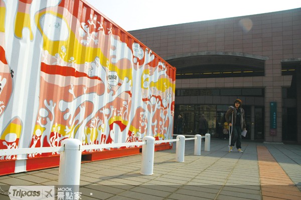 繼2009年《墨韻無邊》展覽後，董陽孜再度於高雄市立美術館展出作品。（圖片提供／高雄市立美術館）