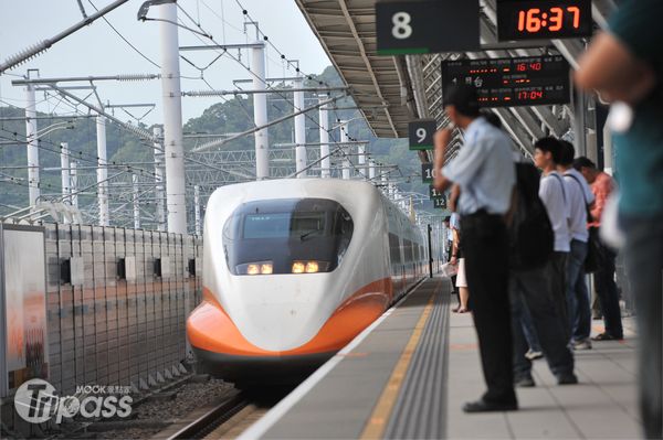 即日起搭乘高鐵，使用「台灣高鐵T Express」相關服務便有機會抽中智慧型手機等大獎。（圖片提供／台灣高鐵）