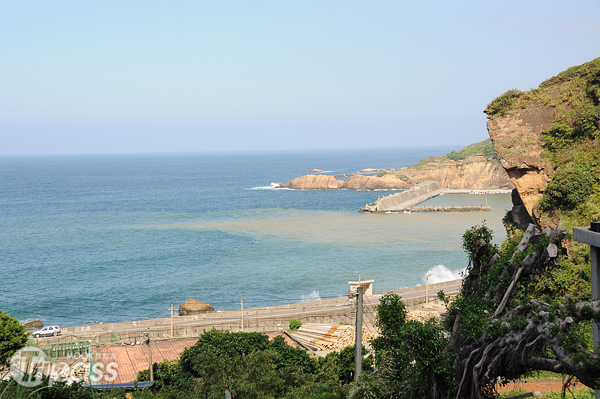 水湳洞的陰陽海，為當地熱門旅遊景點。（攝影／MOOK景點家旅遊生活網李欣怡）