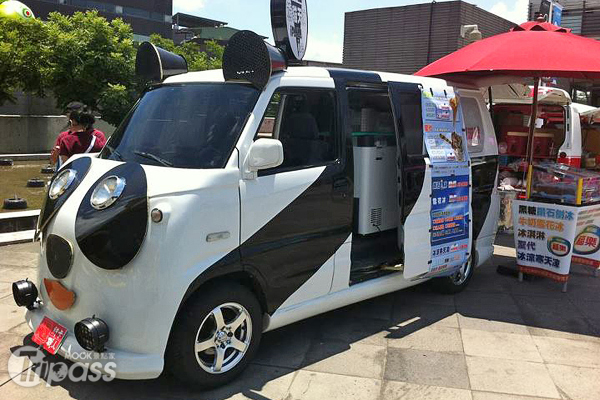 「愛熊貓—阿波號」餐車造型可愛，車上所販售的更是知名品牌冰淇淋。（圖片提供／高雄市政府觀光局）