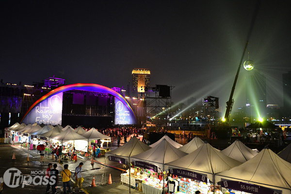今年的大彩虹音樂節包含首創的「辦桌搖滾」，讓參與活動的民眾，同時享受台灣特有辦桌文化與搖滾音樂。（圖片提供／大大娛樂）