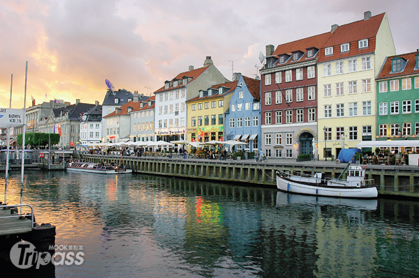北歐的落日餘暉最是迷人，此為哥本哈根新港的晚霞。（圖片提供／墨刻編輯部）