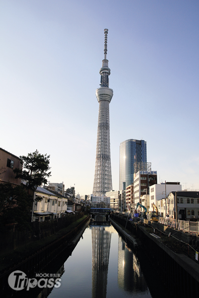 東京晴空塔內有三百多間店鋪與美食聚集，包括水族館、天文台及高空餐廳等。（圖片提供／墨刻編輯部）