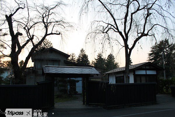 角館武家屋敷的武士宅邸保存完善，已被指定為日本重要傳統建築保存區。（圖片提供／墨刻編輯部）