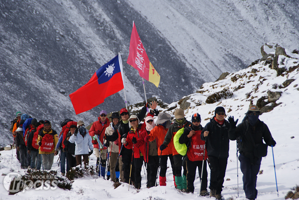 王品集團攀爬聖母峰的經驗，不僅挑戰個人極限更磨練團隊精神，也成為此次選拔活動企業組的首獎。（圖片提供／王品集團）
